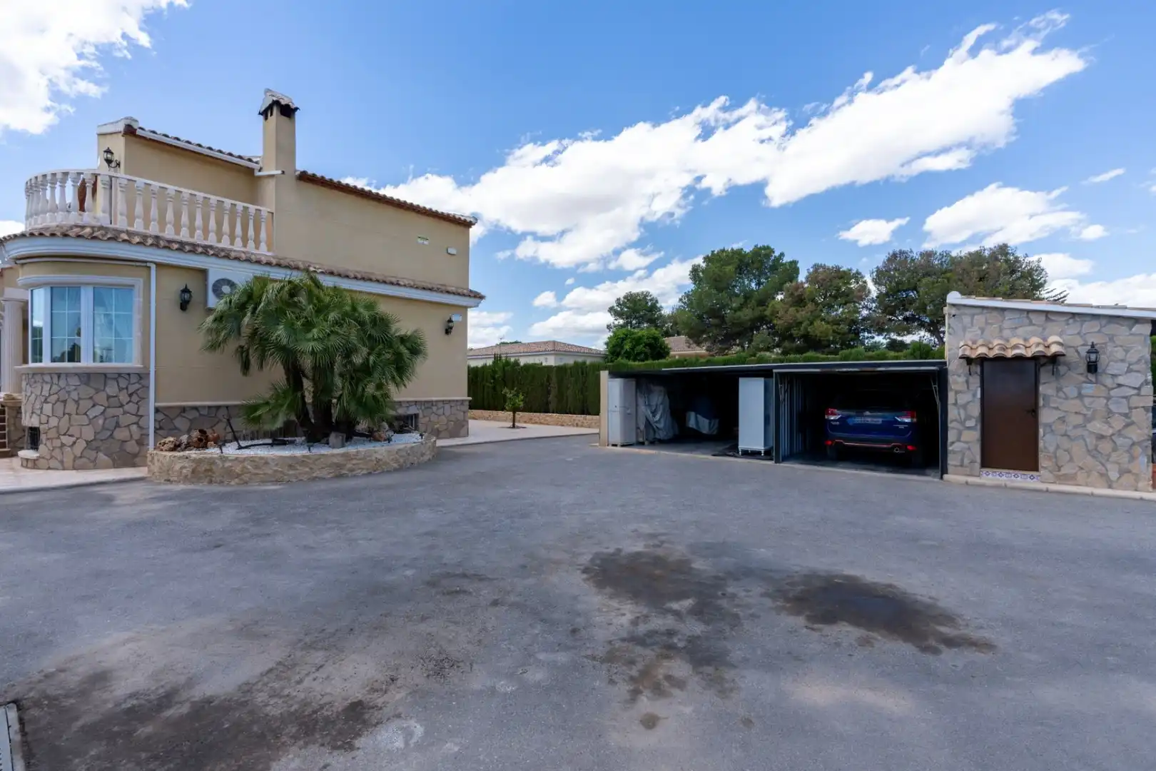 Vista exterior de Casa o chalet en venta en San Vicente del Raspeig / Sant Vicent del Raspeig con Aire acondicionado, Calefacción y Jardín privado