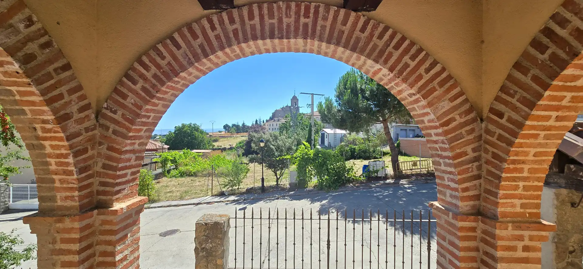Vista exterior de Casa o chalet en venta en Villacastín con Calefacción, Jardín privado y Horno