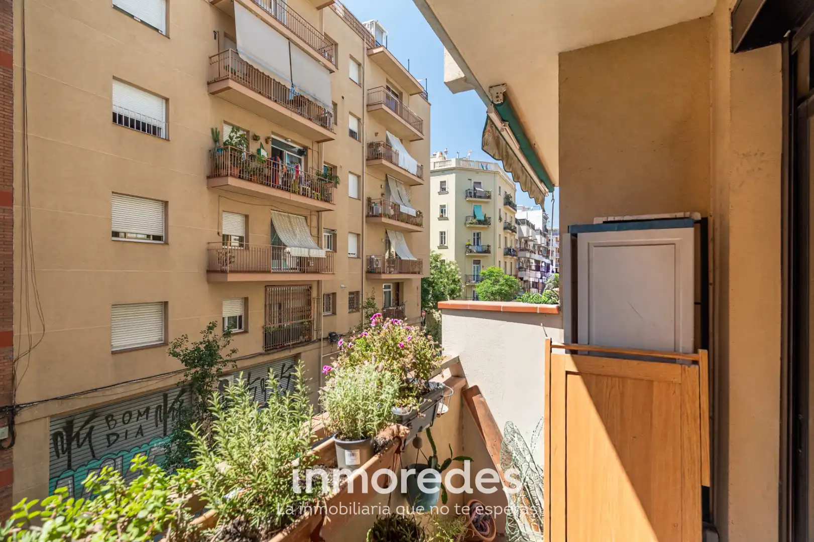 Vista exterior de Pis en venda en Barcelona amb Parquet, Terrassa i Balcó