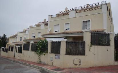 Vista exterior de Casa o xalet en venda en Aznalcázar amb Terrassa i Piscina