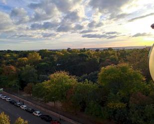 Vista exterior de Àtic en venda en  Madrid Capital amb Aire condicionat, Calefacció i Terrassa