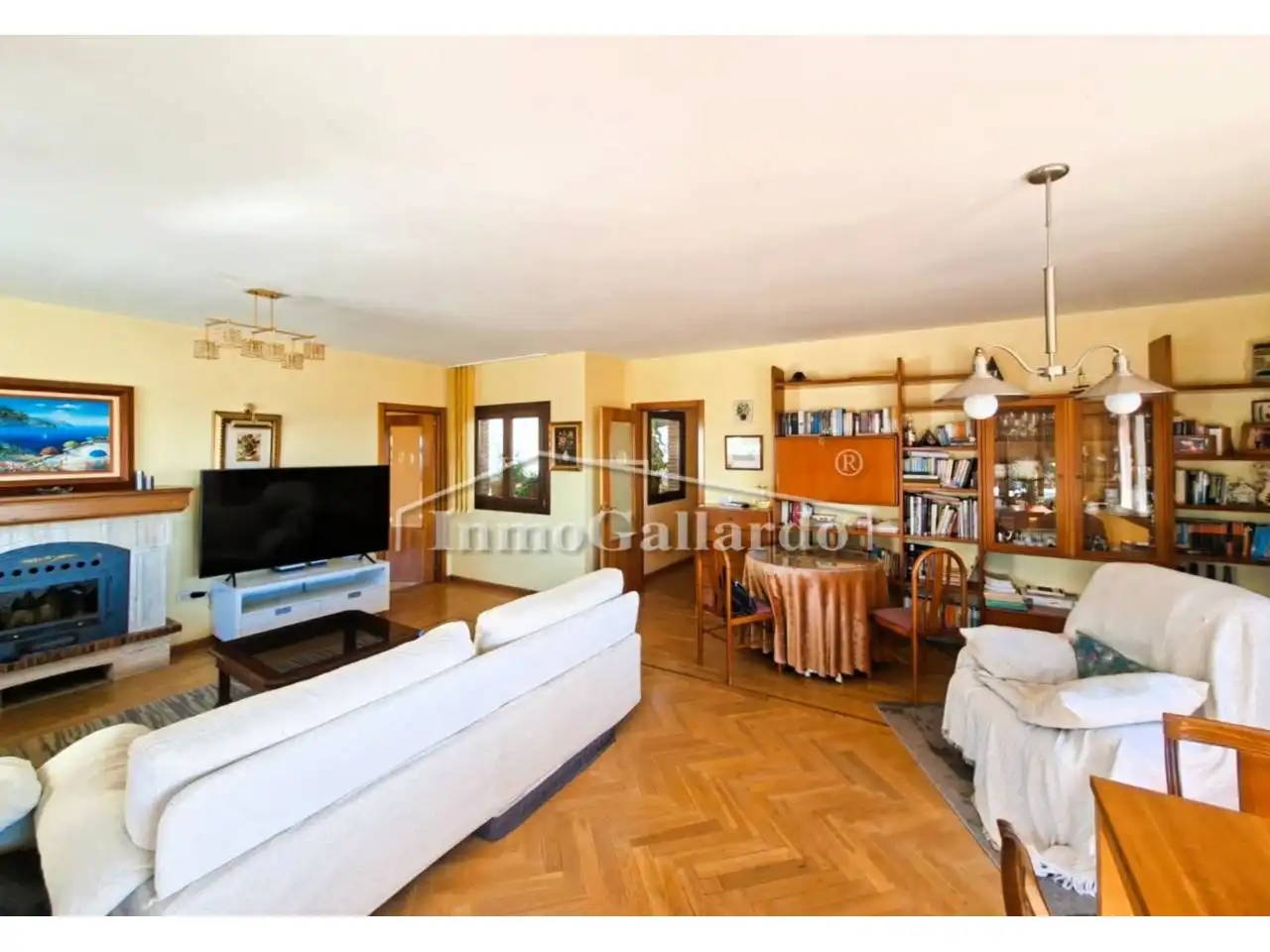 Living room of Houses for sale in Málaga  with Air Conditioner, Private garden and Parquet flooring
