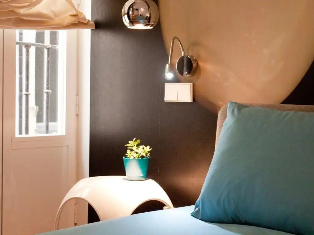 Dormitori de Apartament de lloguer en Madrid amb Aire condicionat, Calefacció i Moblat