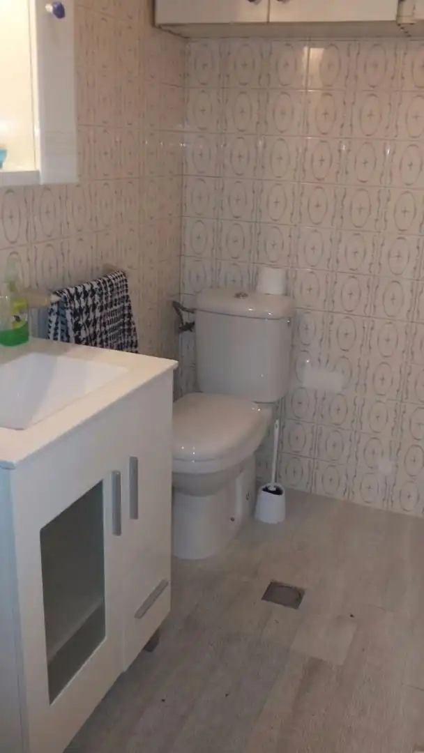 Baño de Piso de alquiler en Santiago de Compostela  con Calefacción, Parquet y Amueblado