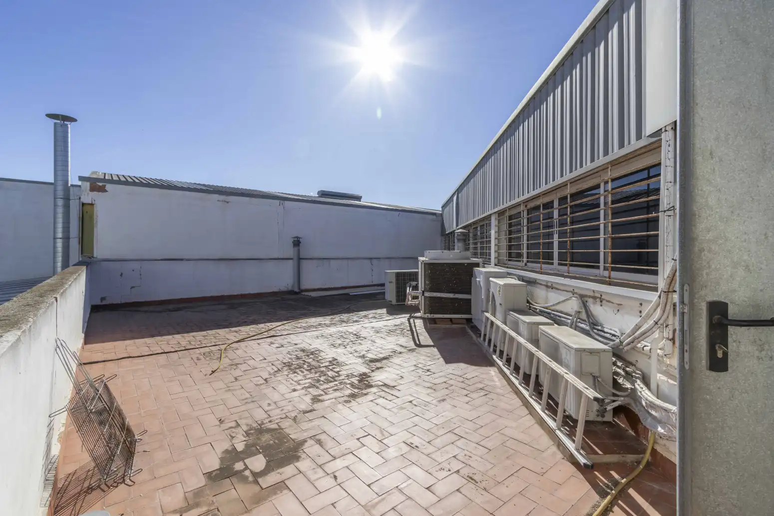 Terrasse von Fabrikhallen zum Verkauf in Foios