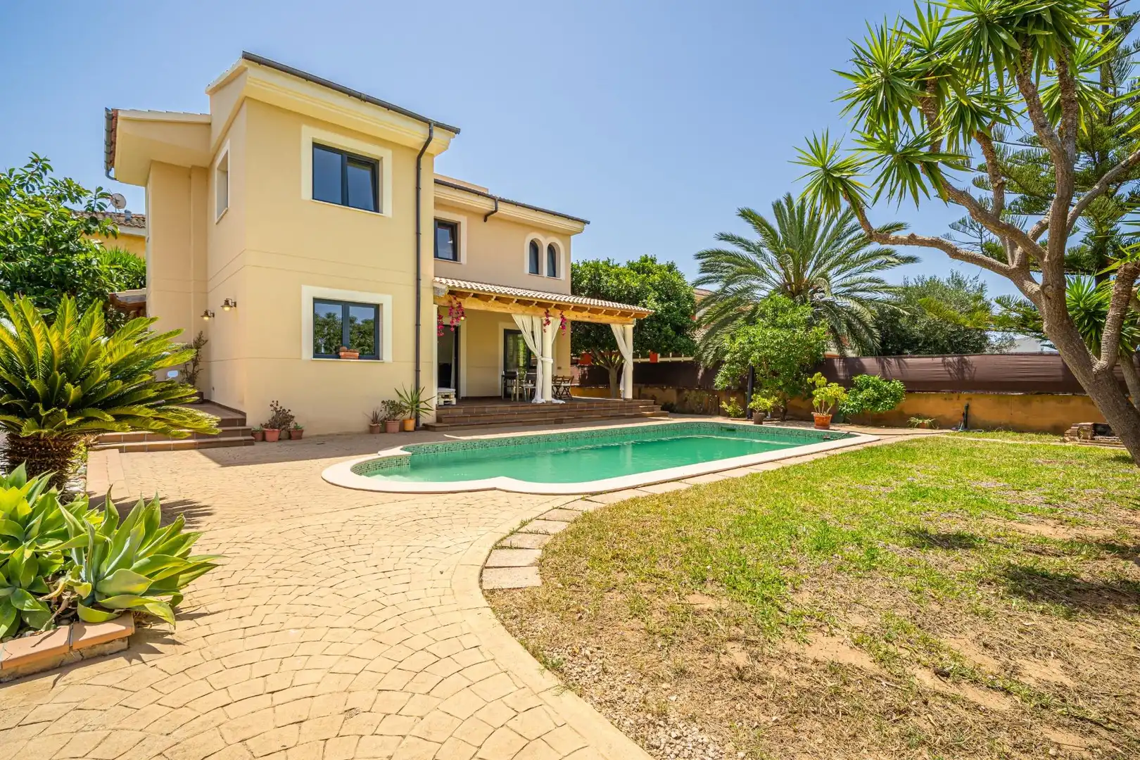 Vista exterior de Casa o xalet en venda en Marratxí amb Jardí privat, Terrassa i Piscina
