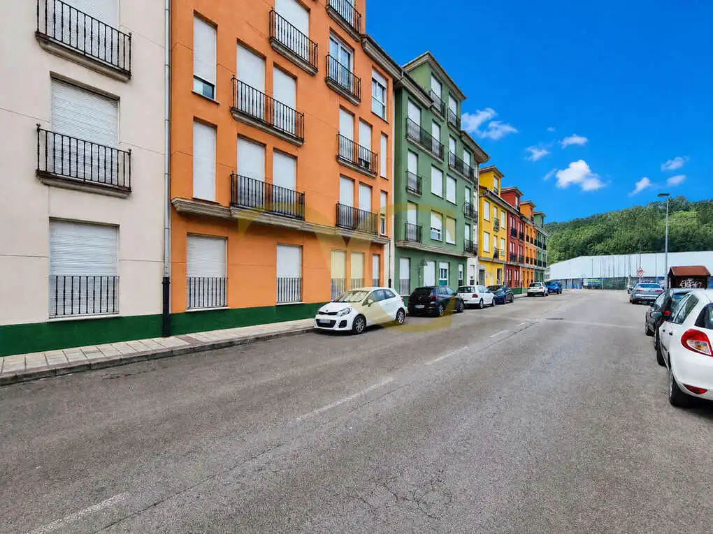 Vista exterior de Dúplex en venta en Soto del Barco con Calefacción y Amueblado