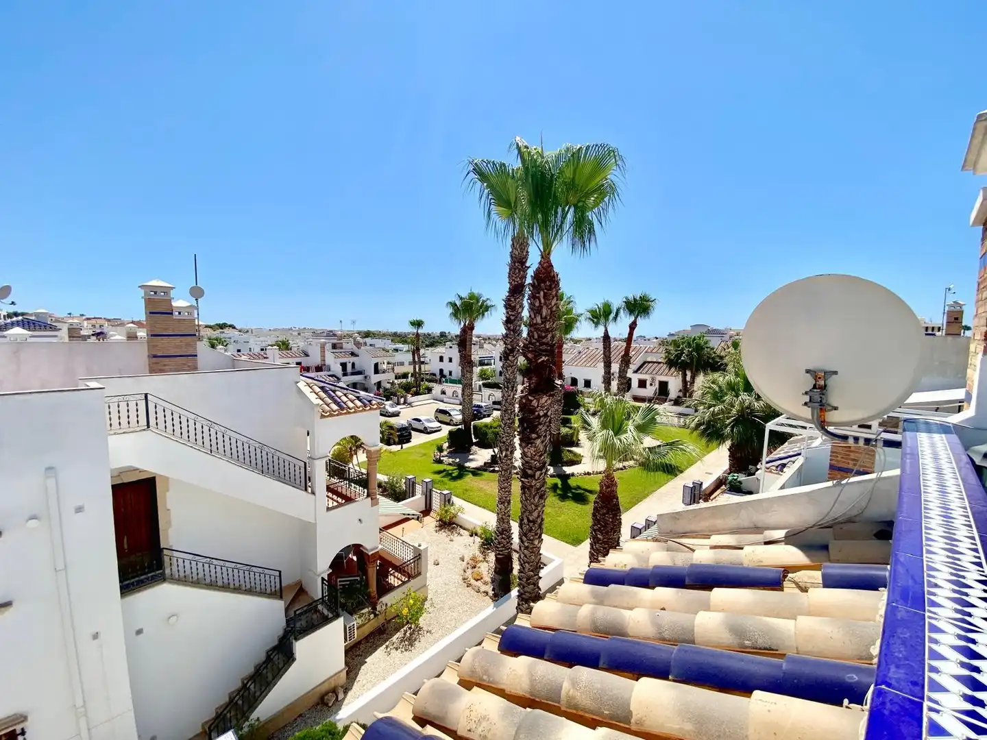 Vista exterior de Casa o xalet en venda en Orihuela amb Terrassa, Piscina i Moblat