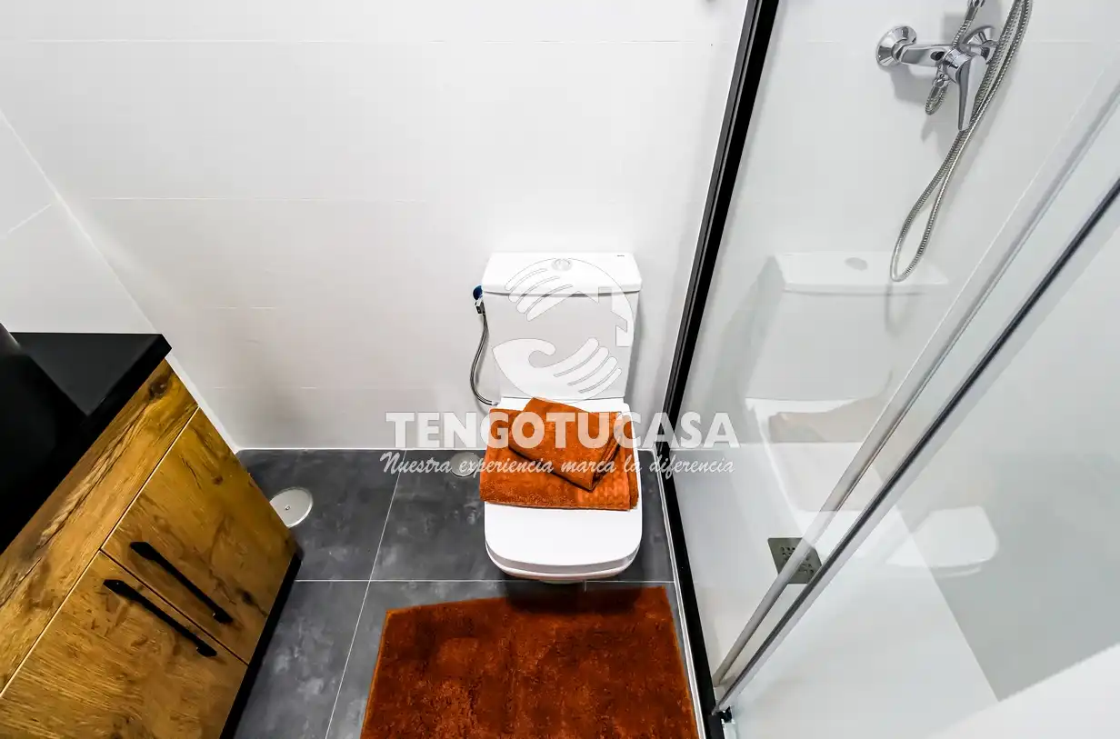 Bathroom of Flat for rent in Madrid  with Air Conditioner, Heating and Furnished