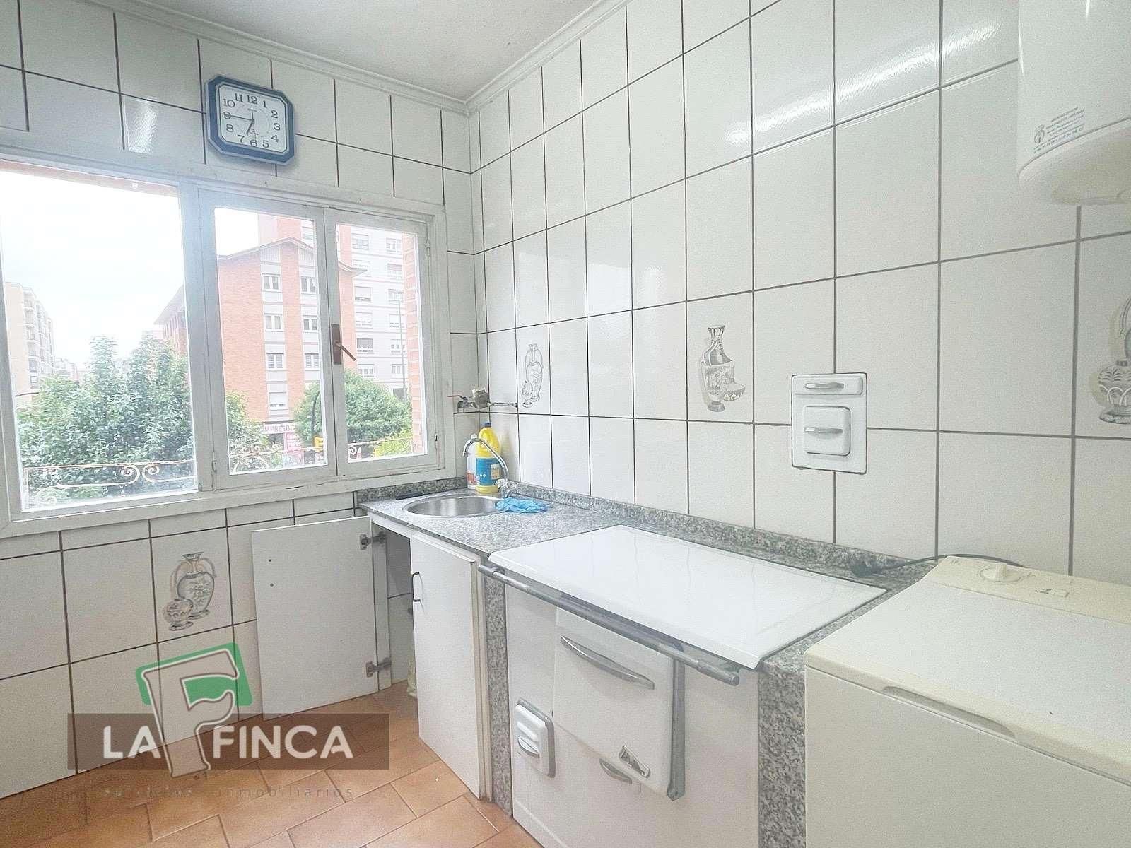 Cuina de Pis en venda en Gijón  amb Calefacció i Terrassa