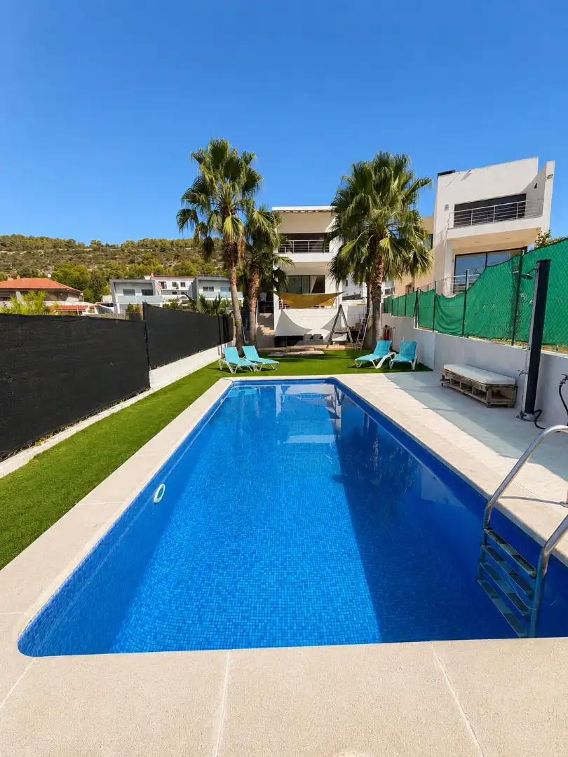 Piscina de Casa o chalet en venta en Sant Pere de Ribes con Aire acondicionado, Calefacción y Jardín privado