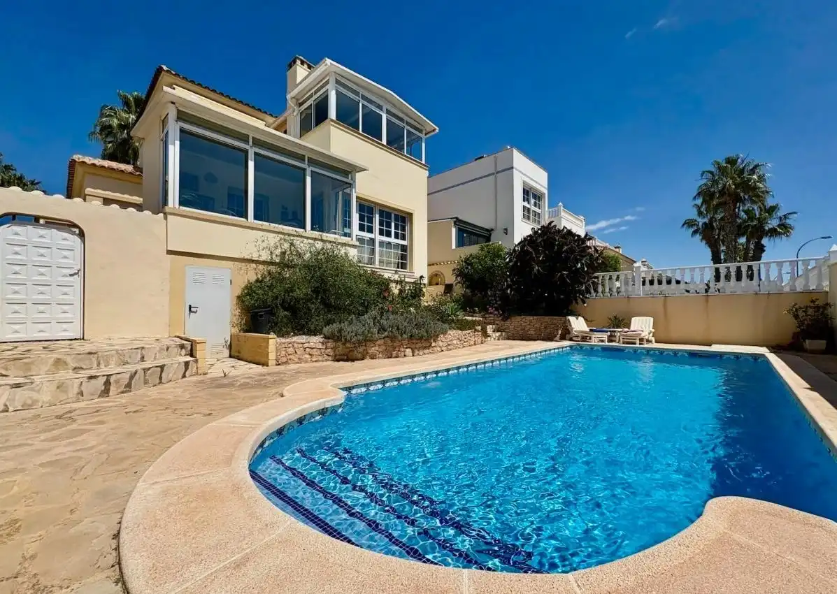 Chalet con terraza en venta en Calle canal de la mancha 19, imagen 3