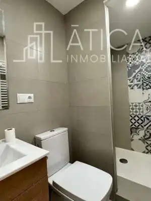 Baño de Piso de alquiler en Castillejo de Martín Viejo con Calefacción, Terraza y Amueblado