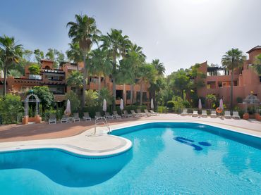 Bajo con piscina en venta en Nueva Andalucía