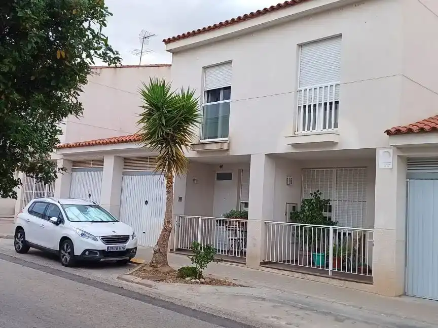 Vista exterior de Pis en venda en Marines amb Aire condicionat, Terrassa i Balcó