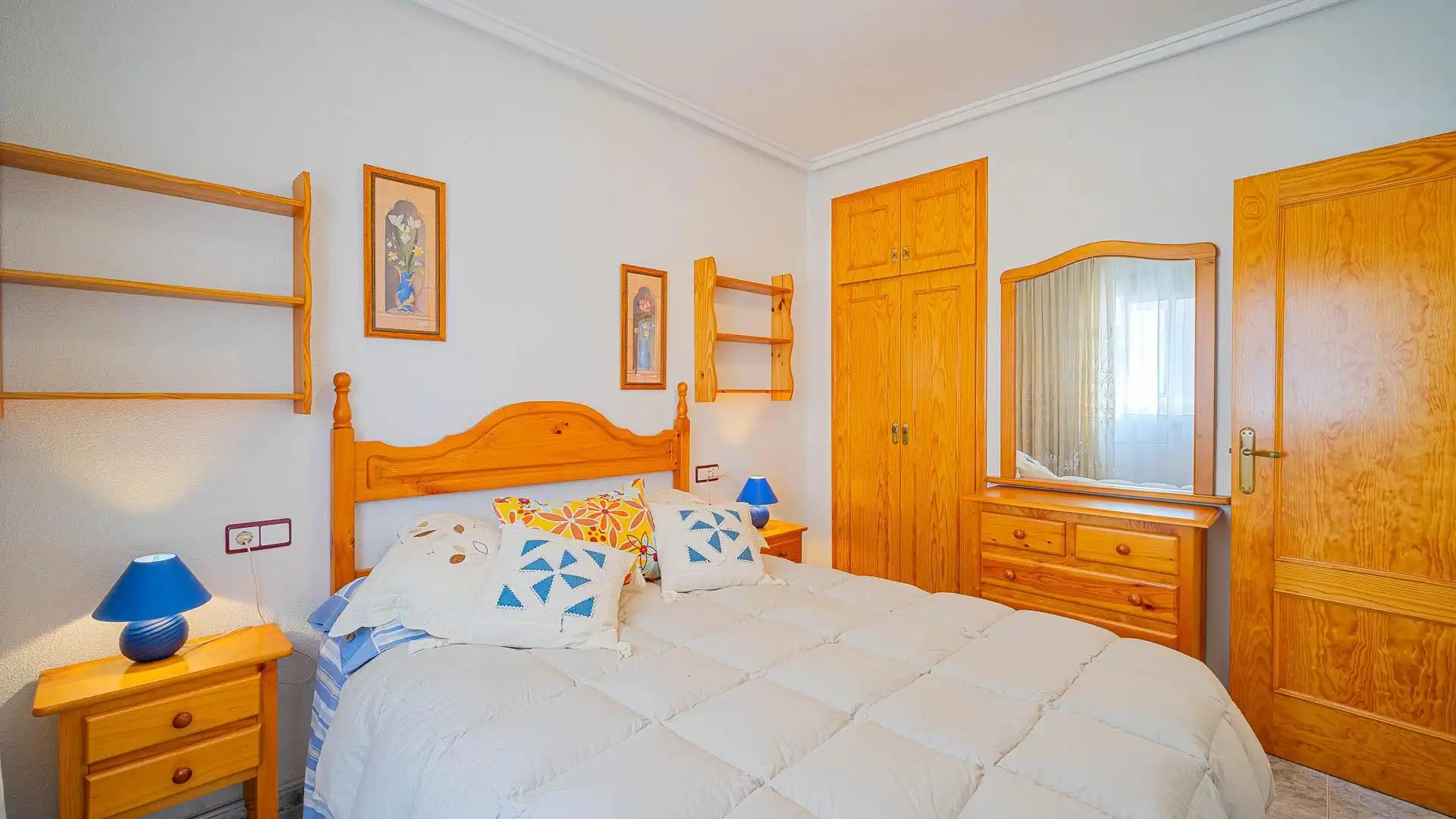Dormitori de Apartament en venda en Torrevieja amb Aire condicionat, Terrassa i Traster