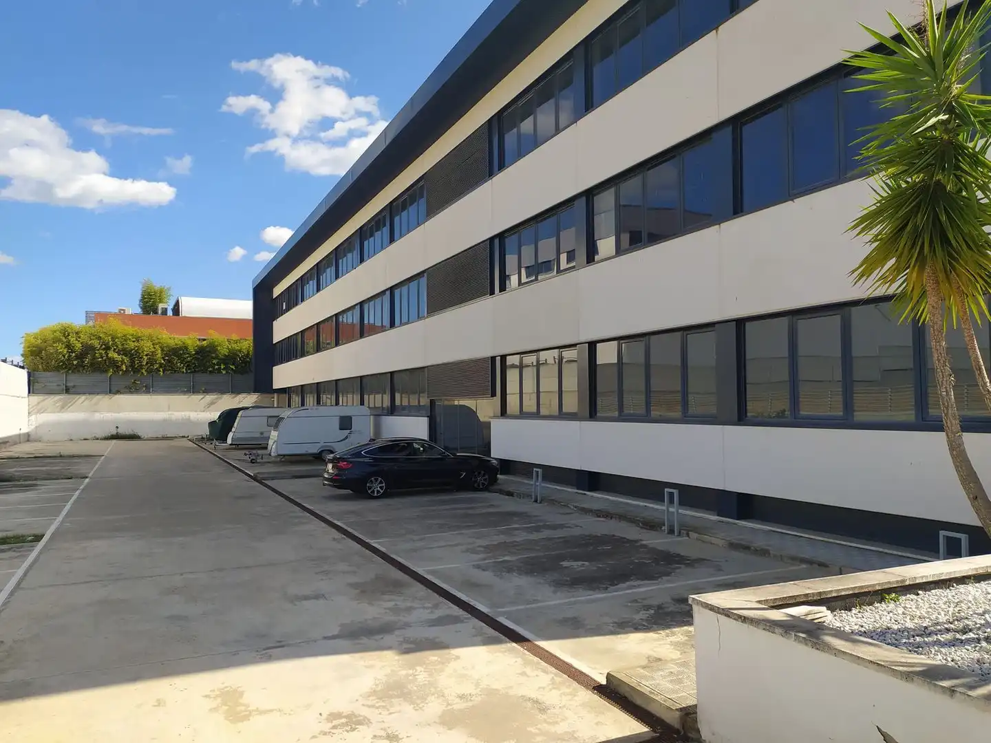 Vista exterior de Oficina en venda en Salteras