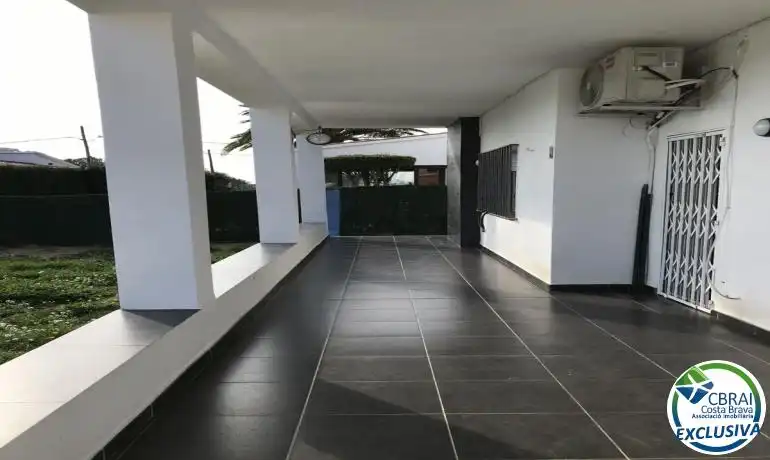 Casa con terraza en venta en Carrer Baix Llobregat
