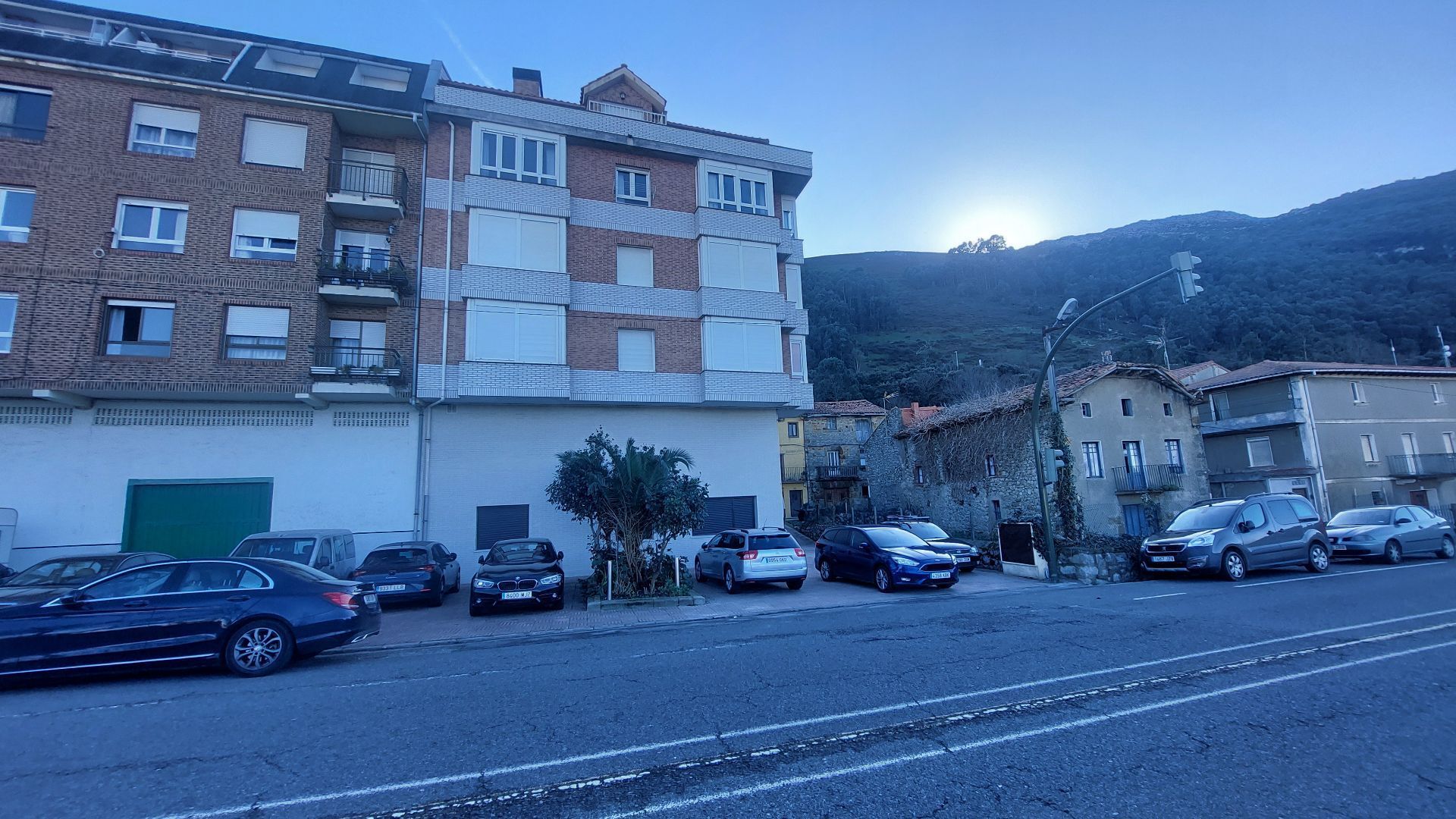 Vista exterior de Dúplex en venta en Castro-Urdiales con Calefacción