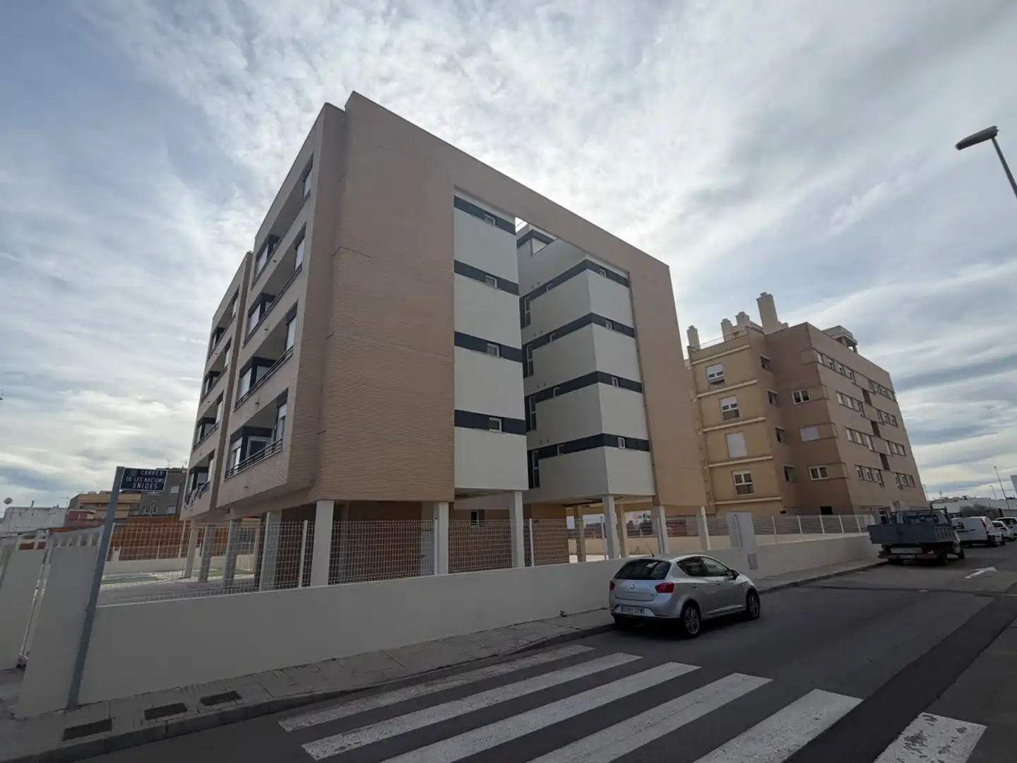 Vista exterior de Piso en venta en Almazora / Almassora con Balcón y Piscina comunitaria