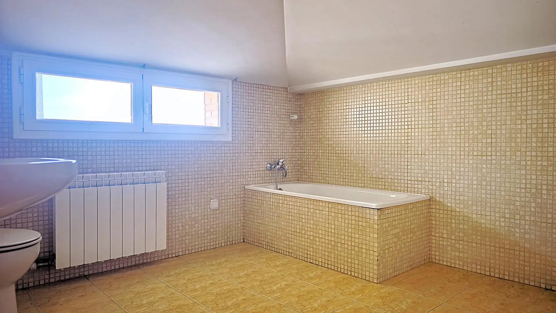 Badezimmer von Haus oder Chalet zum Verkauf in Sant Salvador de Guardiola mit Privatgarten, Terrasse und Schwimmbad