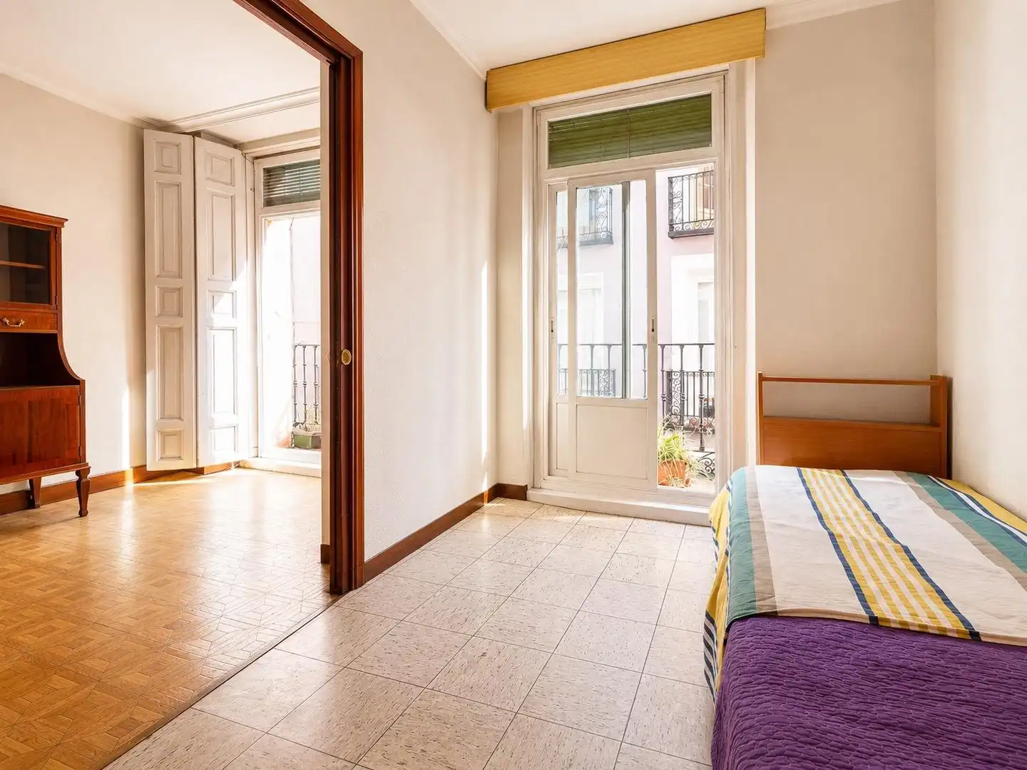 Flat with terrace for sale in Calle de la Luna, imagen 2