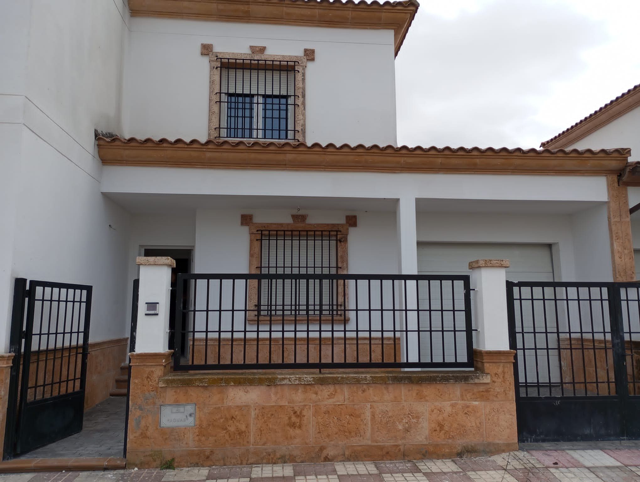 Exterior view of Single-family semi-detached for sale in La Villa de Don Fadrique  with Heating, Parquet flooring and Furnished