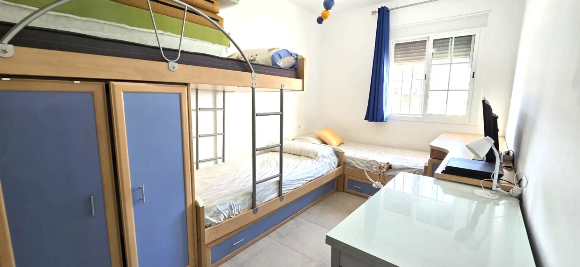 Habitación de Apartamento en venta en El Portil con Aire acondicionado, Piscina y Amueblado