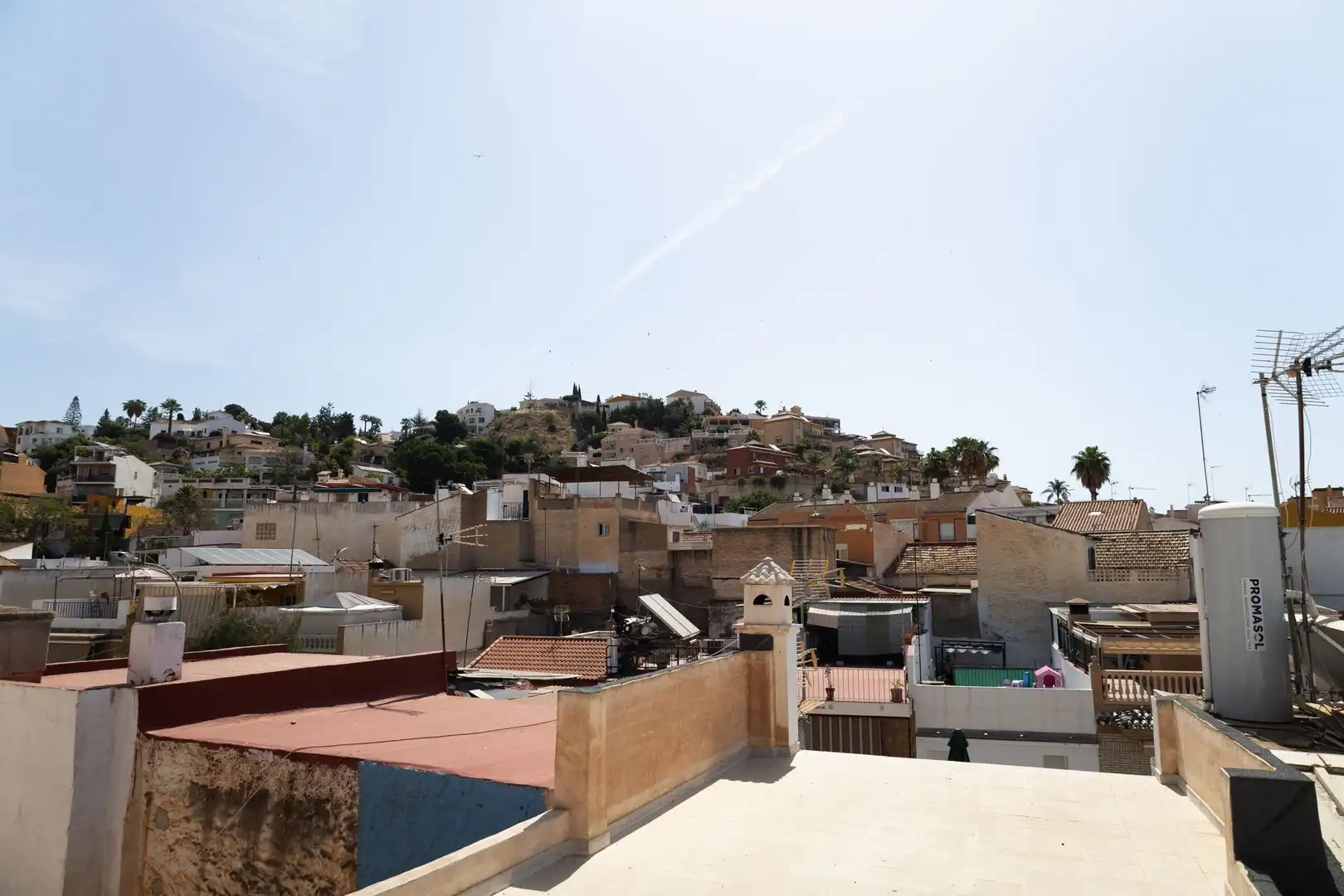 Vista exterior de Casa adosada en venda en Málaga amb Balcó