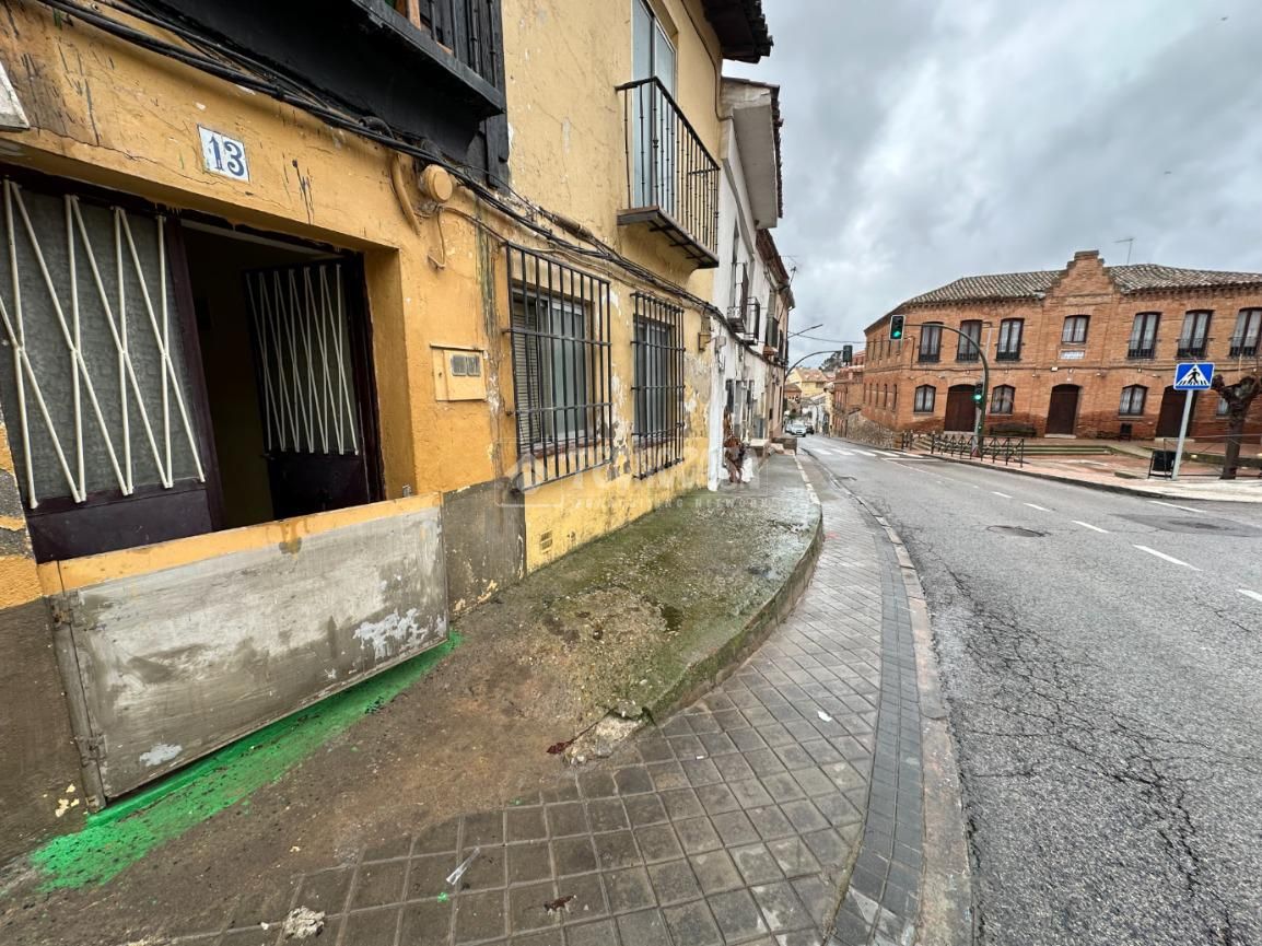 Vista exterior de Casa adosada en venda en Los Santos de la Humosa amb Balcó