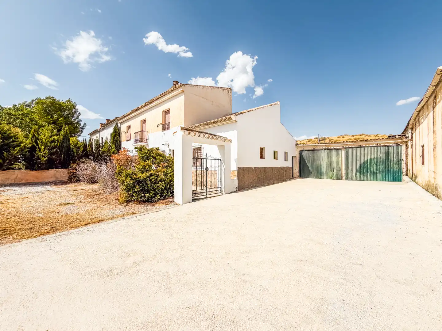 Vista exterior de Casa o chalet en venta en Benamaurel con Jardín privado, Terraza y Piscina