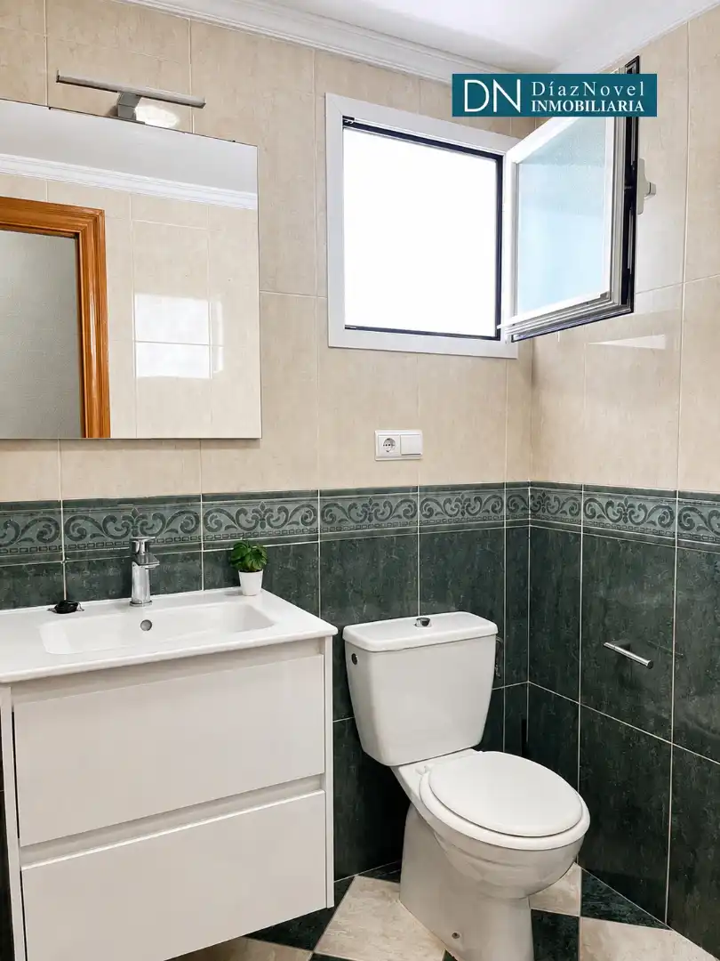 Baño de Piso de alquiler en Rincón de la Victoria con Aire acondicionado, Terraza y Amueblado