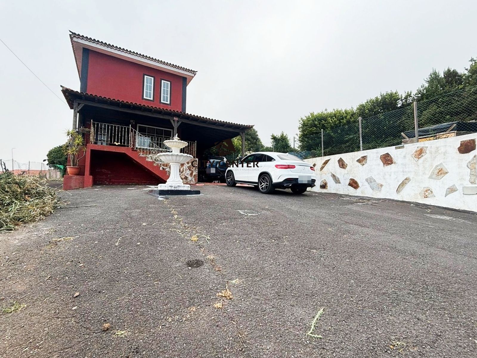Vista exterior de Casa o xalet en venda en El Rosario amb Jardí privat, Terrassa i Moblat
