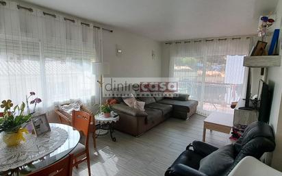 Sala d'estar de Pis en venda en Sant Andreu de Llavaneres amb Aire condicionat, Calefacció i Parquet
