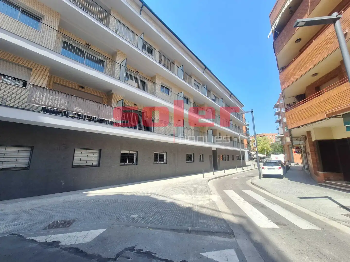 Außenansicht von Wohnung zur Miete in Rubí mit Klimaanlage, Heizung und Terrasse