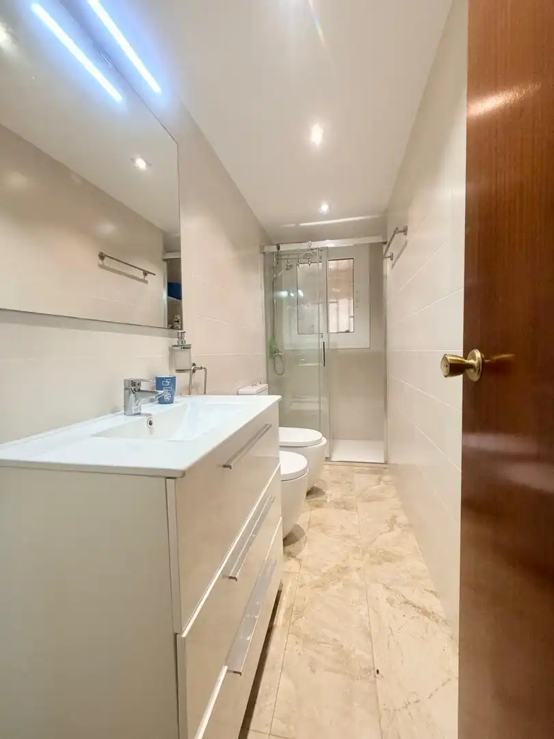 Baño de Piso en venta en Cunit con Jardín privado, Terraza y Trastero