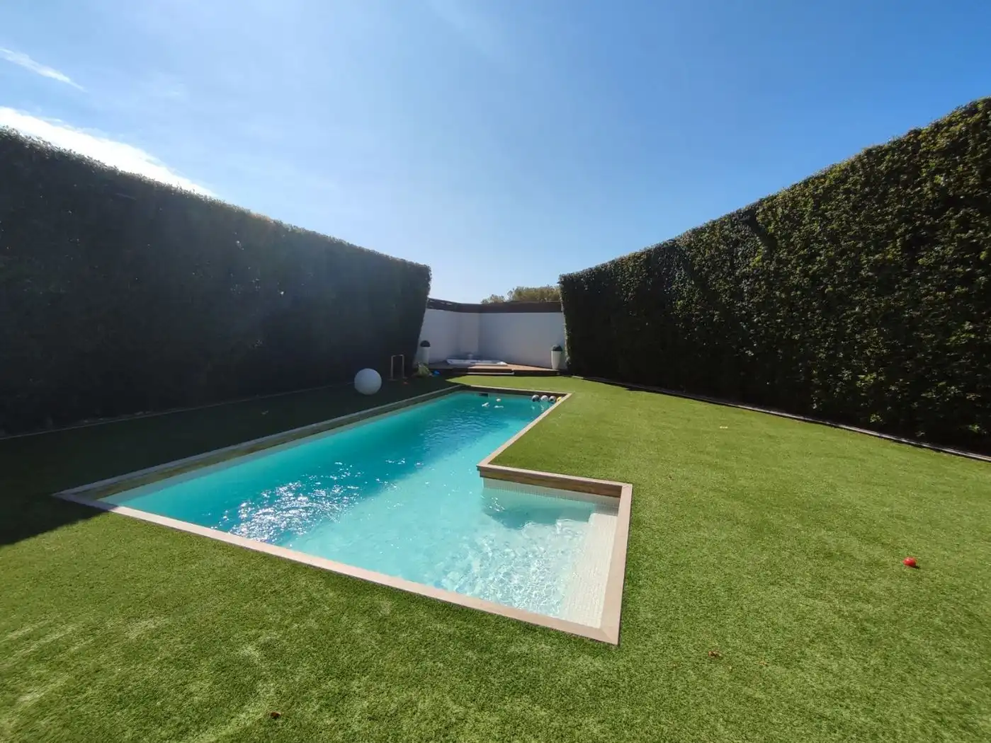 Swimming pool of Houses for sale in Castelldefels  with Air Conditioner, Heating and Private garden