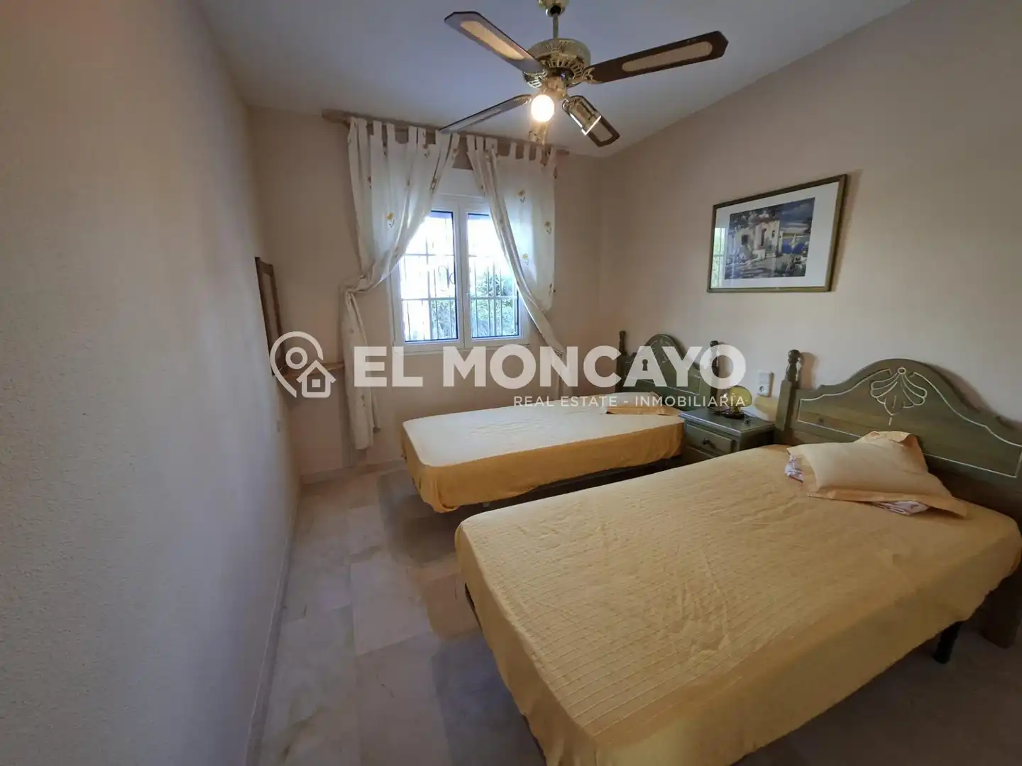 Dormitori de Casa adosada en venda en Orihuela amb Aire condicionat, Calefacció i Jardí privat