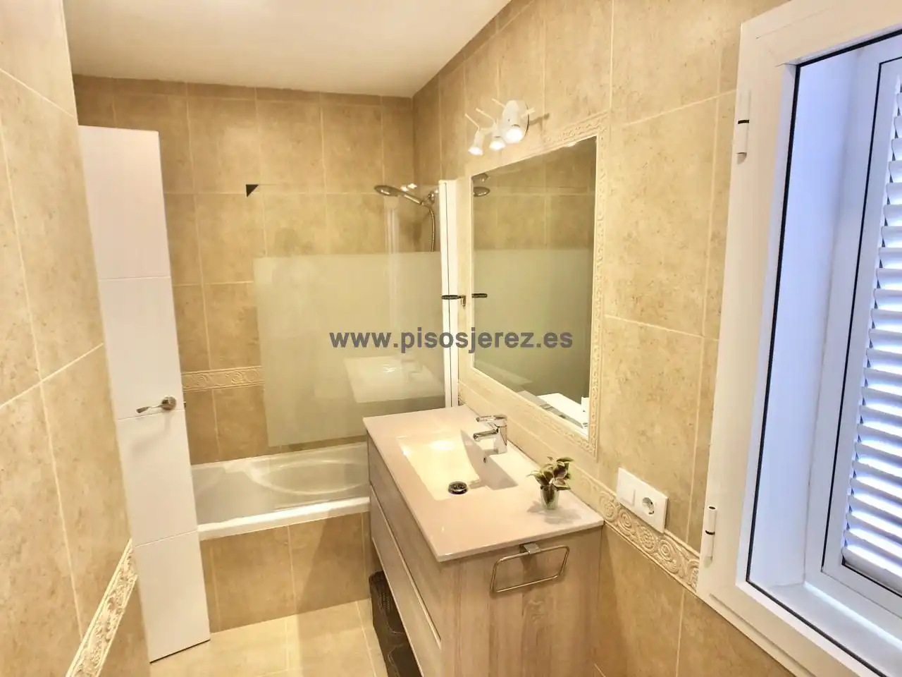 Bathroom of Houses for sale in Jerez de la Frontera  with Air Conditioner, Private garden and Terrace