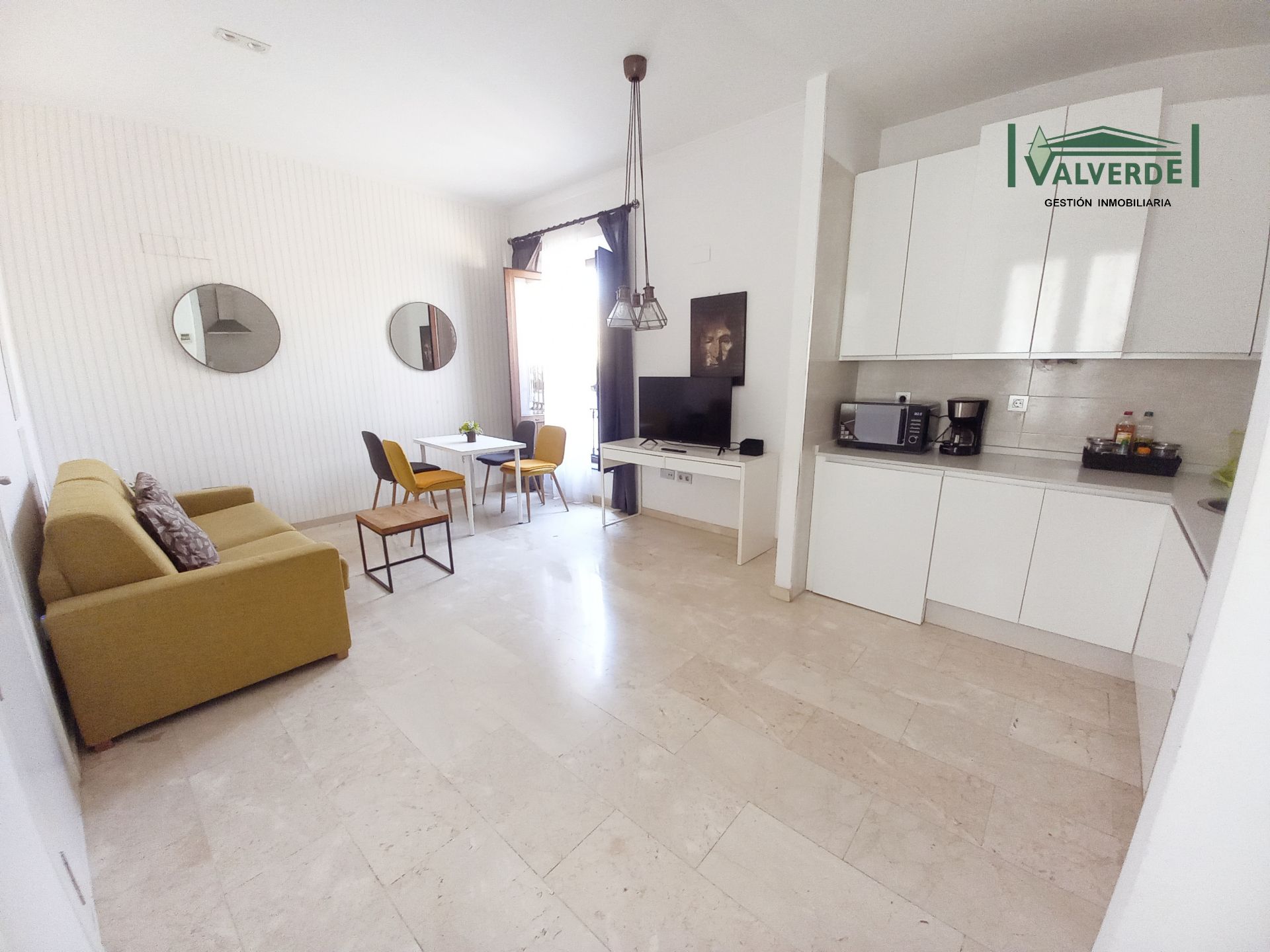 Sala de estar de Apartamento de alquiler en  Granada Capital con Aire acondicionado, Calefacción y Amueblado