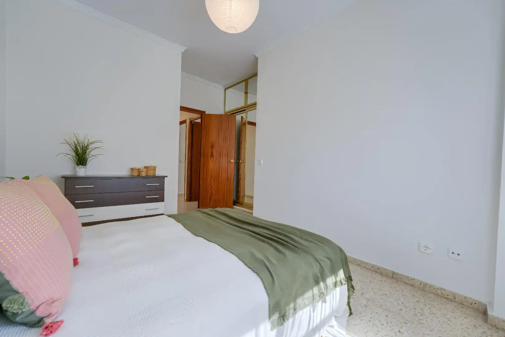 Dormitori de Pis en venda en Sevilla amb Aire condicionat, Terrassa i Piscina comunitària