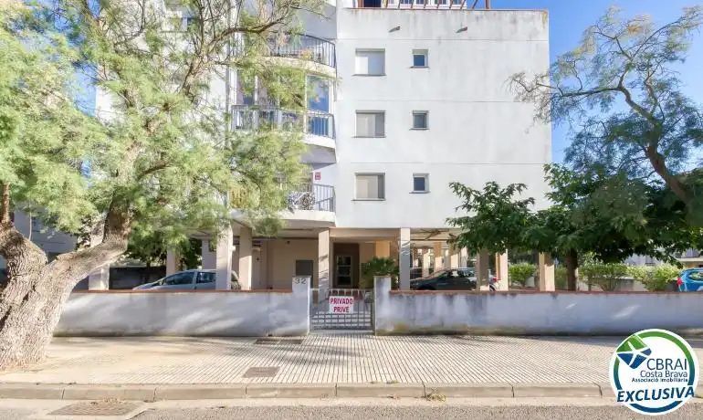 Vista exterior de Pis en venda en Roses