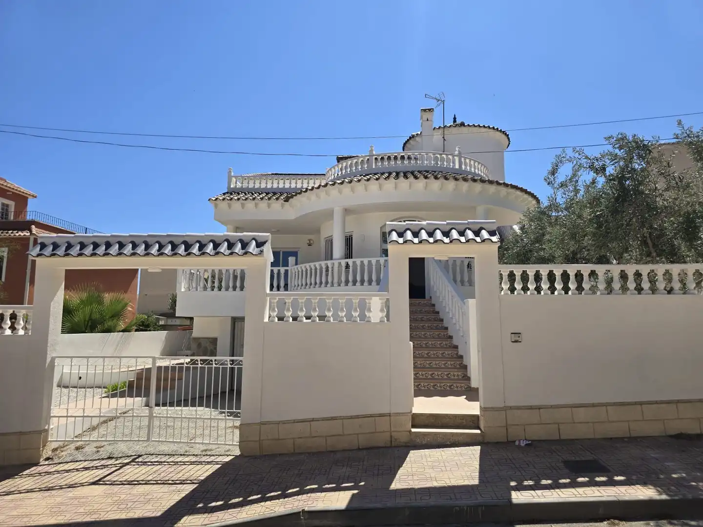 Vista exterior de Casa o chalet en venta en Jacarilla con Jardín privado, Piscina y Amueblado