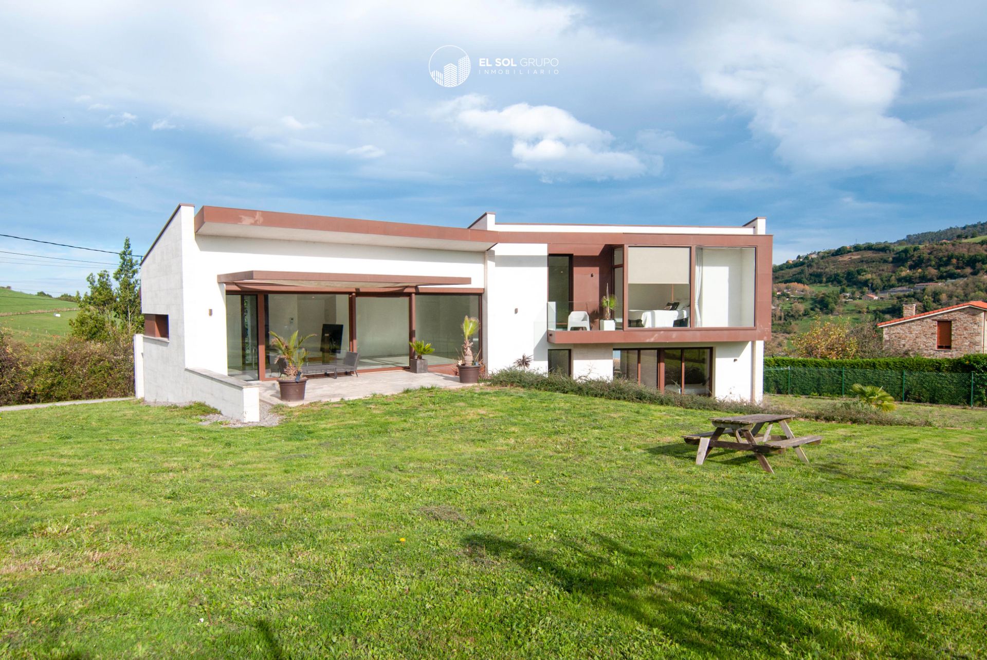 Exterior view of House or chalet for sale in Gijón   with Heating, Private garden and Terrace