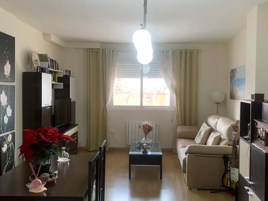 Flat with lift for sale in Calle Leon 19