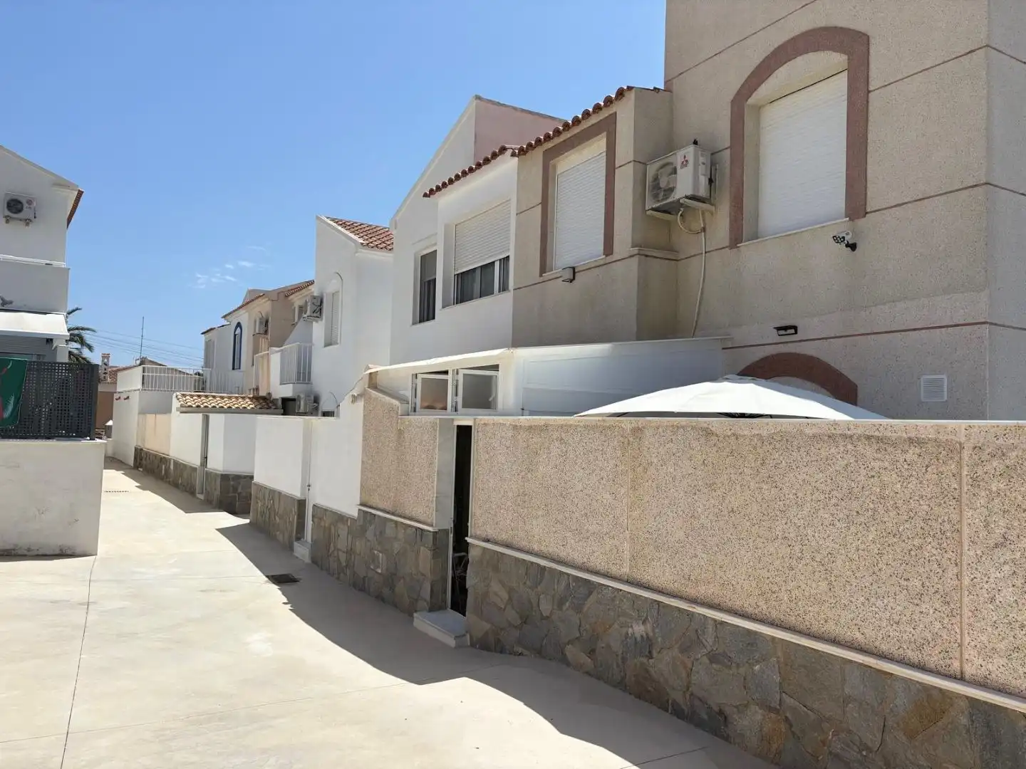 Vista exterior de Casa adosada en venta en Pulpí con Aire acondicionado, Terraza y Piscina