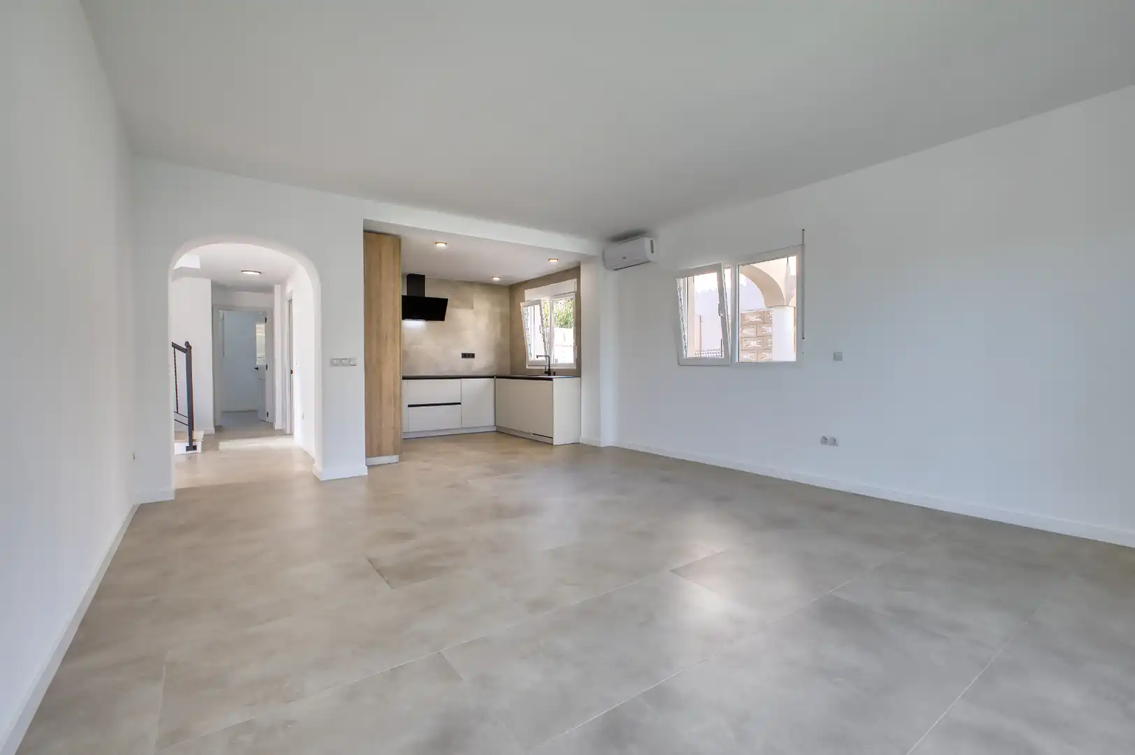 Sala d'estar de Casa o xalet en venda en El Campello amb Aire condicionat, Calefacció i Jardí privat