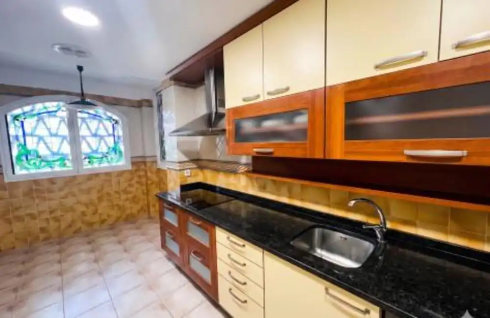 Cuina de Apartament de lloguer en Marbella amb Aire condicionat, Terrassa i Moblat