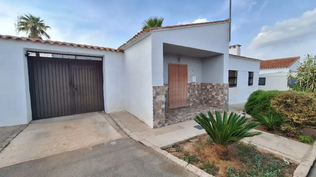 Casa amb jardí en venda a Calle Nuestra Señora Gracia 2