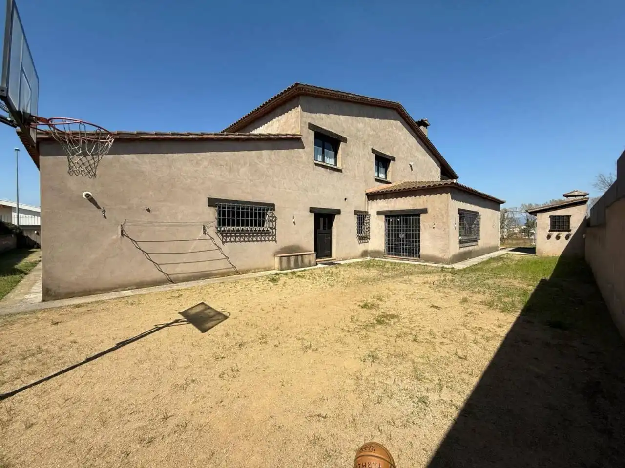 Vista exterior de Casa o xalet en venda en Montornès del Vallès amb Calefacció, Jardí privat i Terrassa